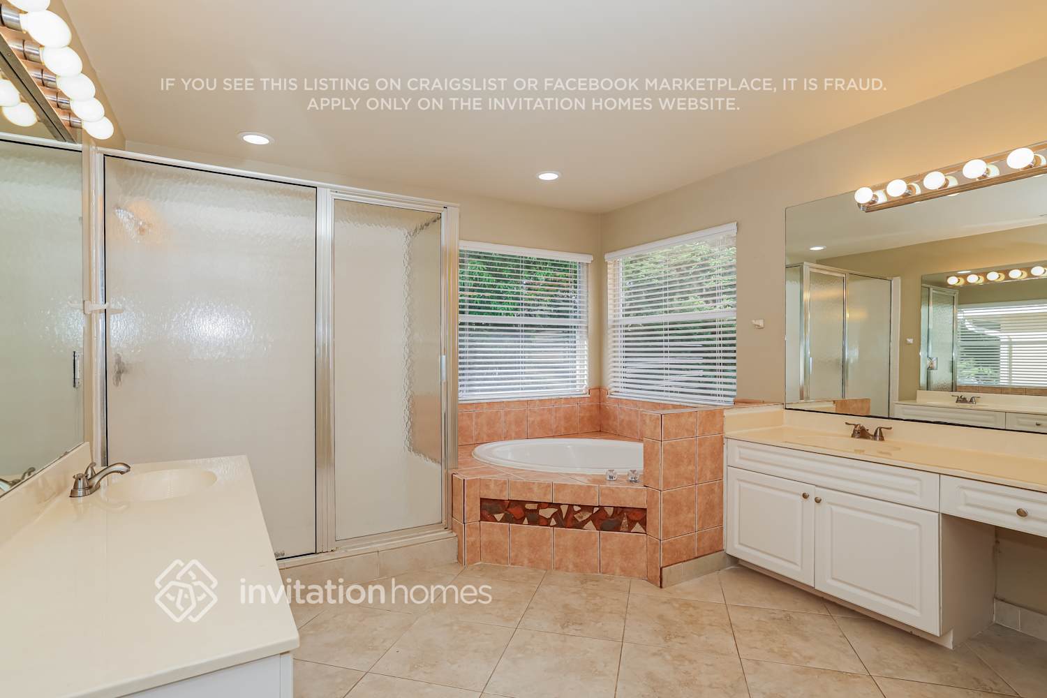 Building Photo - 1081 Fairfax Cir W