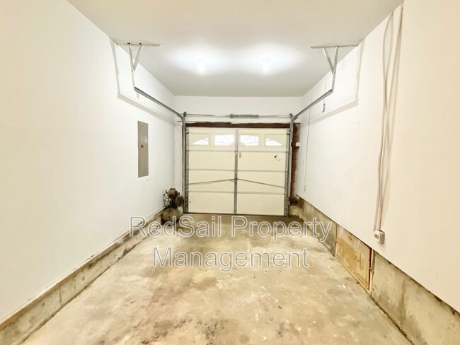 Building Photo - 5964 Lockamy Ln