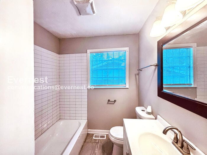 Building Photo - 1428 Gibralter Dr