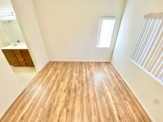 Building Photo - TOWNHOME LOCATED IN GATED BLACKHAWK COMMUN...