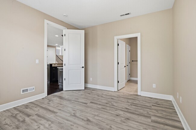Building Photo - 5832 NW Bannister Dr