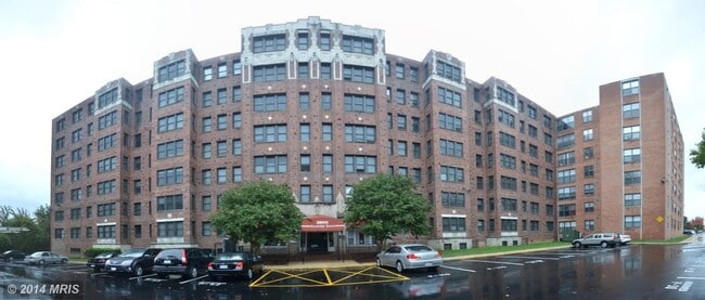 Building Photo - Sunny 2BR on 14th Street in Columbia Heights w/ Parking