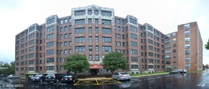 Building Photo - On 14th Street 2 Bedroom in Columbia Heights