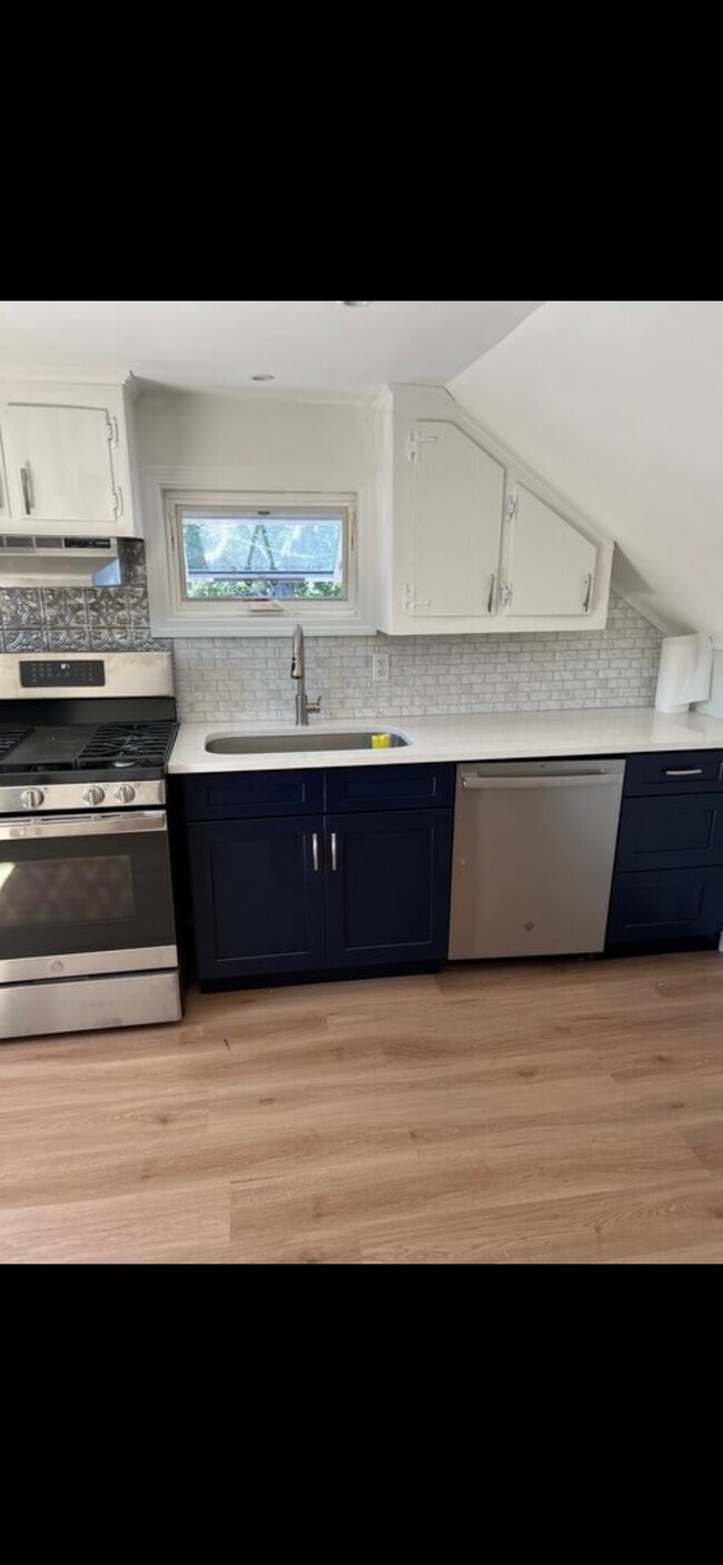 Building Photo - 79 School St