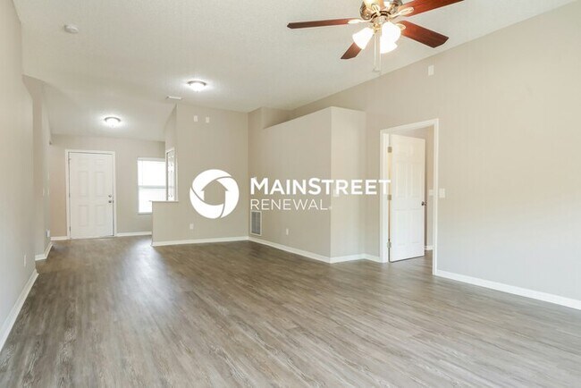 Building Photo - 3 Bedroom Pet-Friendly Home in Jacksonville, FL with Main Street Renewal