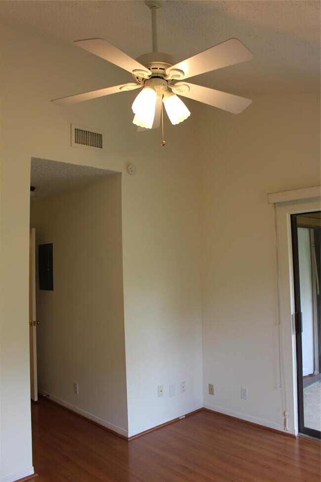 Building Photo - 203 E 31st St