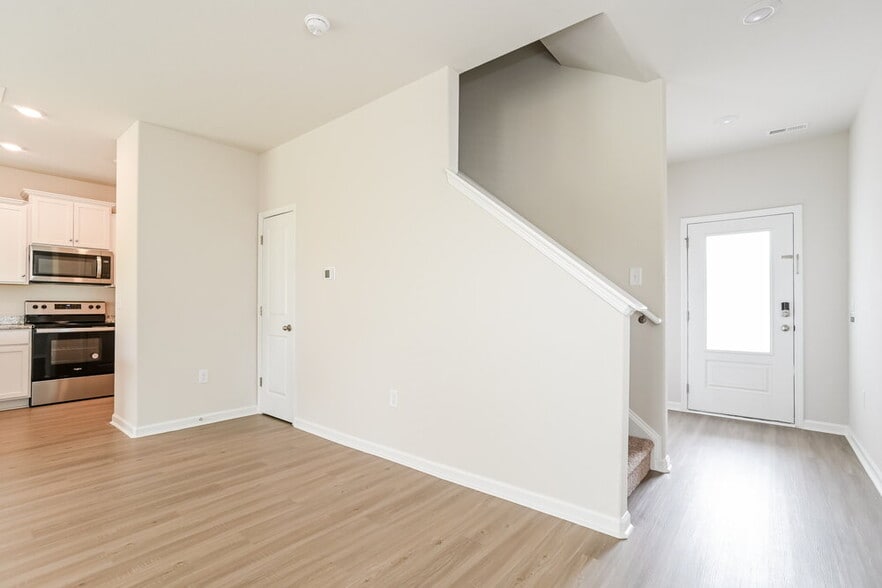 Building Photo - 8014 Moose Crk Dr