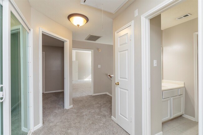 Building Photo - 13110 Mills River St