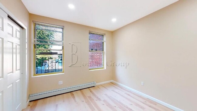 Building Photo - ** GUT RENOVATED ** 3 BEDROOM ** PRIME ASTORIA ** 2 MIN TO N/W