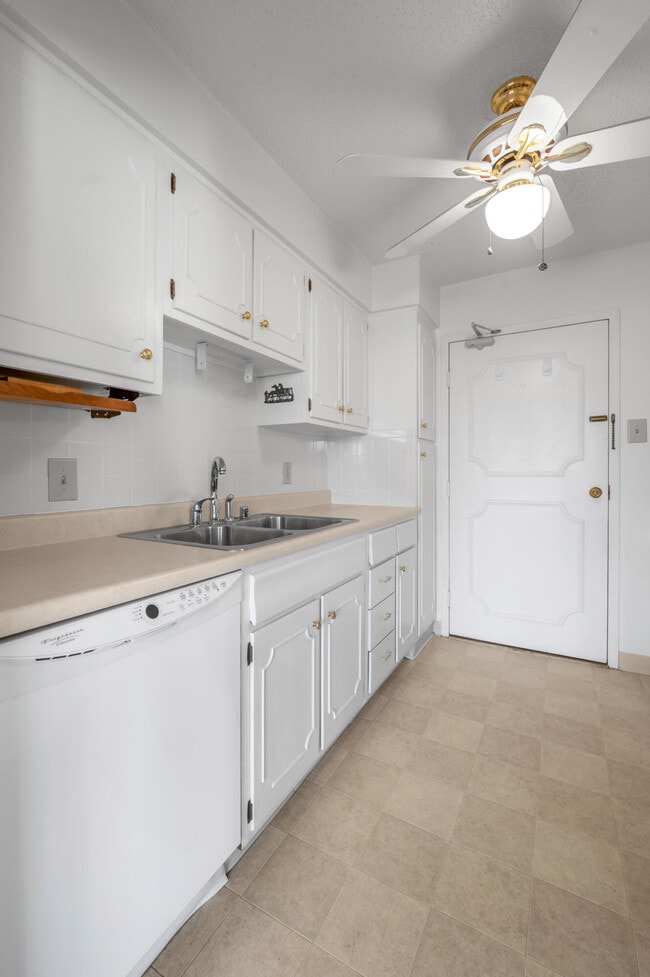 Building Photo - 101 S Hanover Ave