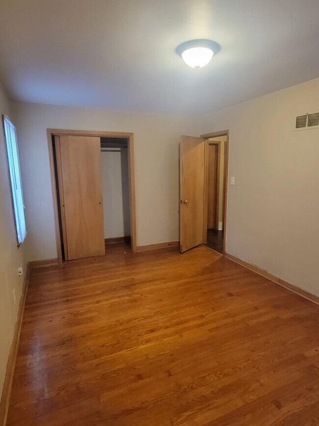 Building Photo - 6317-6319-6319 W Girard Ave