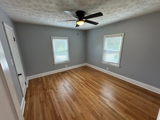 Building Photo - 958 Winburn Dr