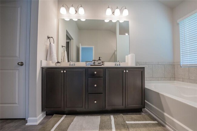 Building Photo - 454 Burgundy Terrace SE