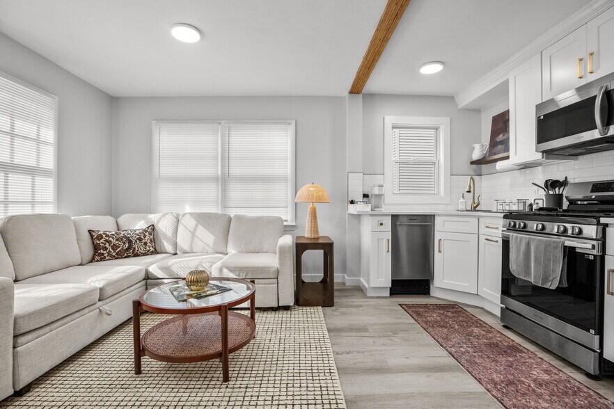 Building Photo - 149 E Main St