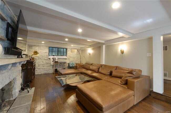 Building Photo - 937 S Bemiston Ave