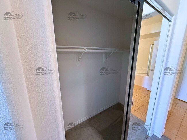 Building Photo - Top Floor 2BD/2BA Condo