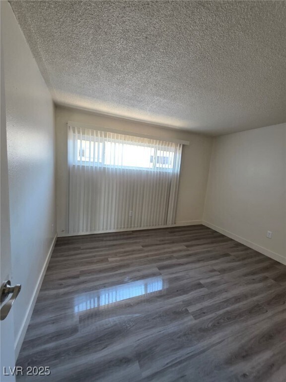 Building Photo - 1121 E Desert Inn Rd