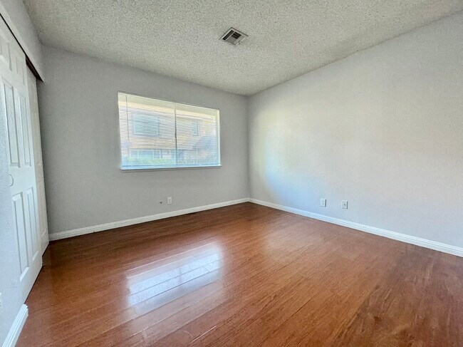 Building Photo - 6151 Meadow Vista Ln