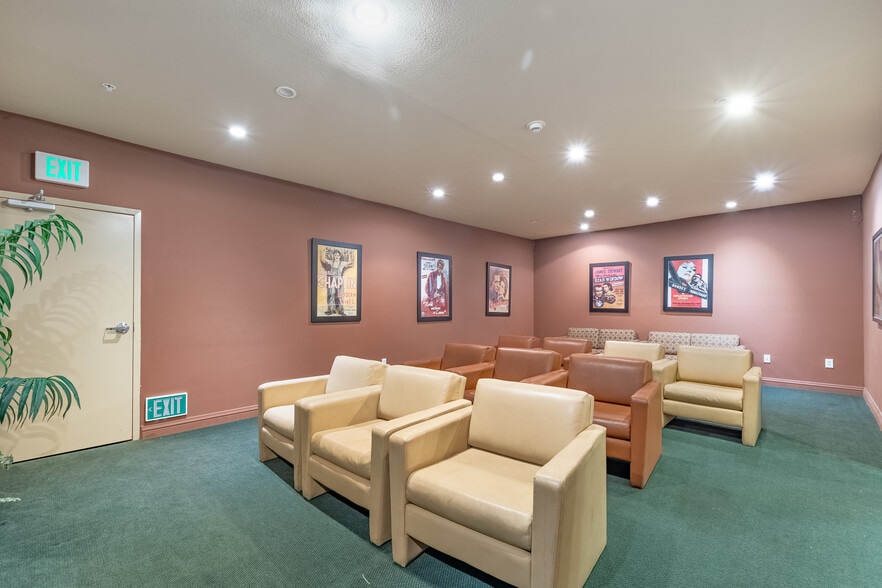 Building Photo - 4060 Glencoe Ave