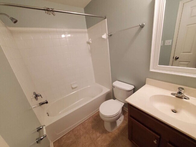 Building Photo - Impeccable 3 Bed / 2.5 Bath Townhome – Packed with Custom Upgrades!