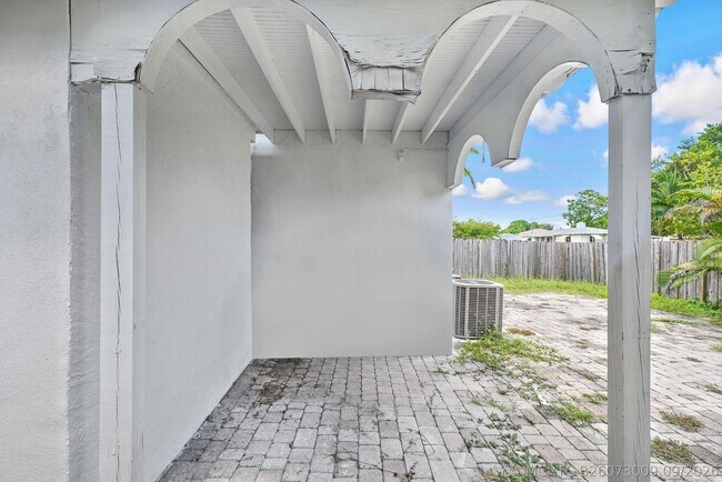 Building Photo - 500 NW 120th St