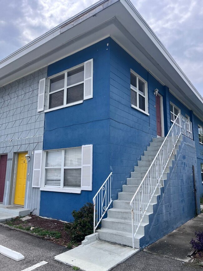Building Photo - 3806 -3808 W El Prado Blvd,  FL