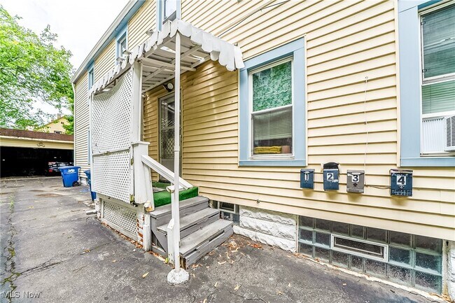 Building Photo - 2036 Lark St