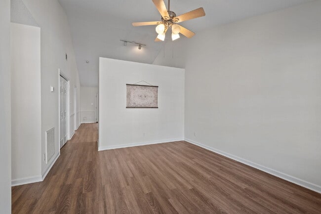 Building Photo - 67 Crystal Oaks Ct