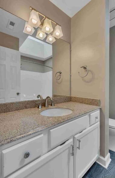 Building Photo - 1520 Birchwood Cir