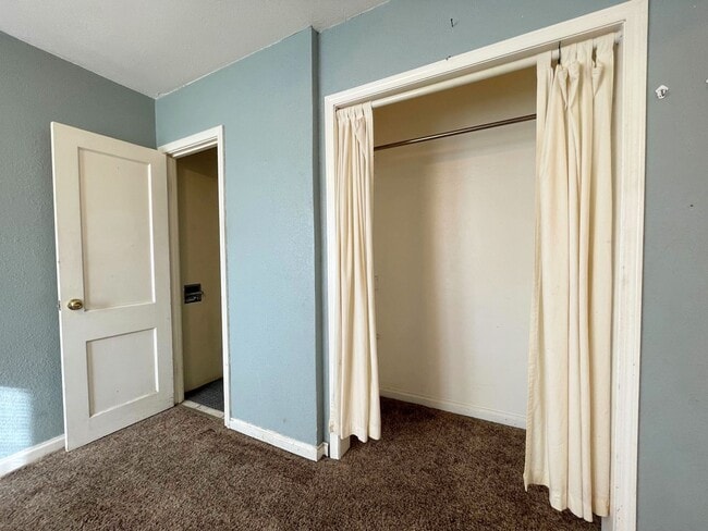 Building Photo - Cozy 1 bedroom with detached garage