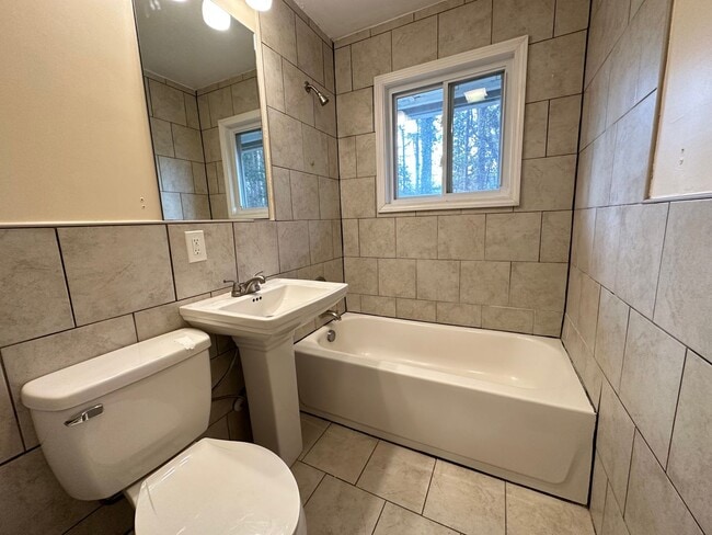 Building Photo - 603 Seminole Pl