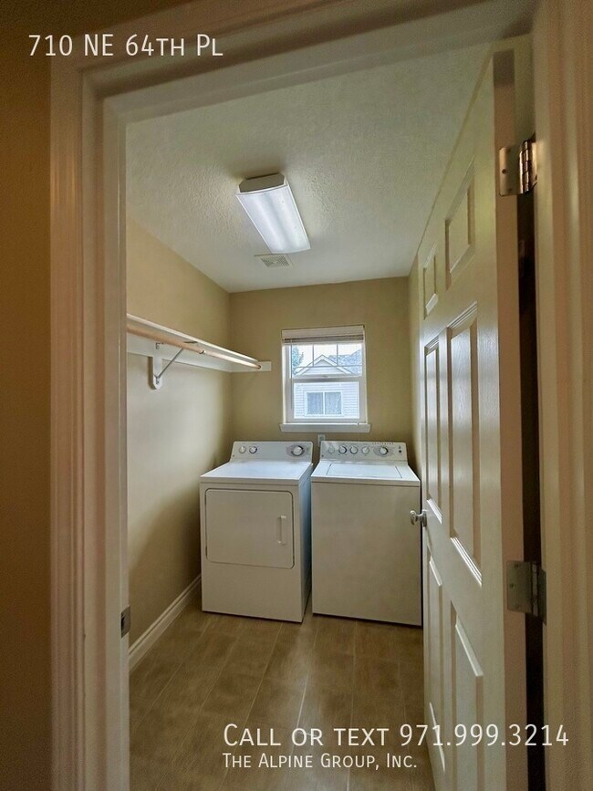 Building Photo - 710 NE 64th Pl