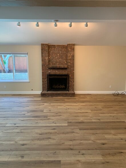 Building Photo - 1819 Yolanda Cir