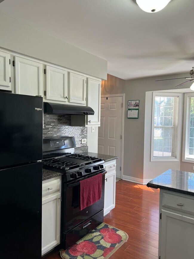 Building Photo - 3496 Willowview Ct