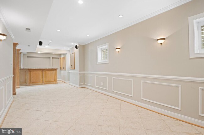 Building Photo - 5905 Lone Oak Dr