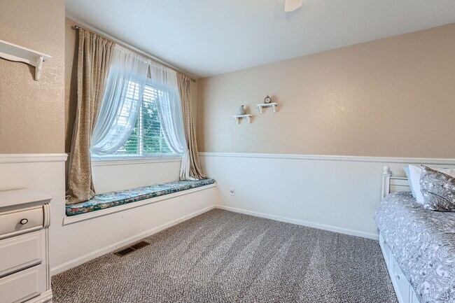 Building Photo - 16352 Parkside Dr