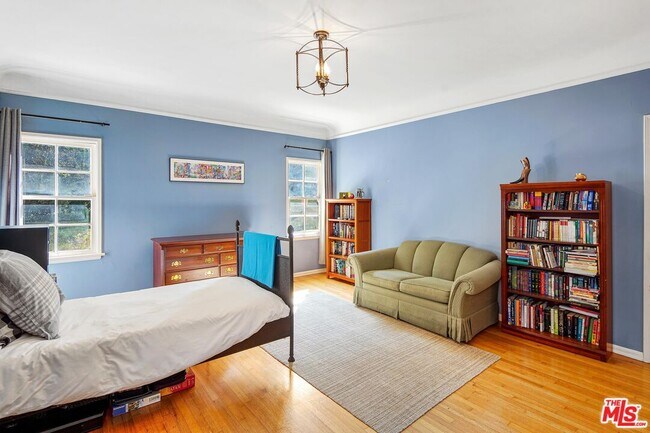 Building Photo - 10614 Le Conte Ave
