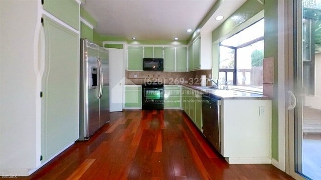 Building Photo - 3 br, 2.5 bath Townhome - 4246 Atlantic Co...