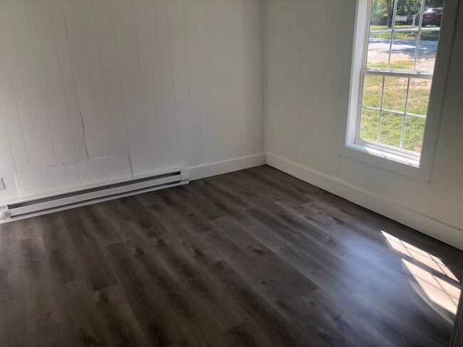 Building Photo - Newly remodeled home is located in Lancast...