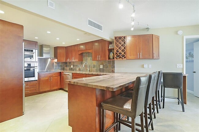 Building Photo - 2800 N Ocean Dr