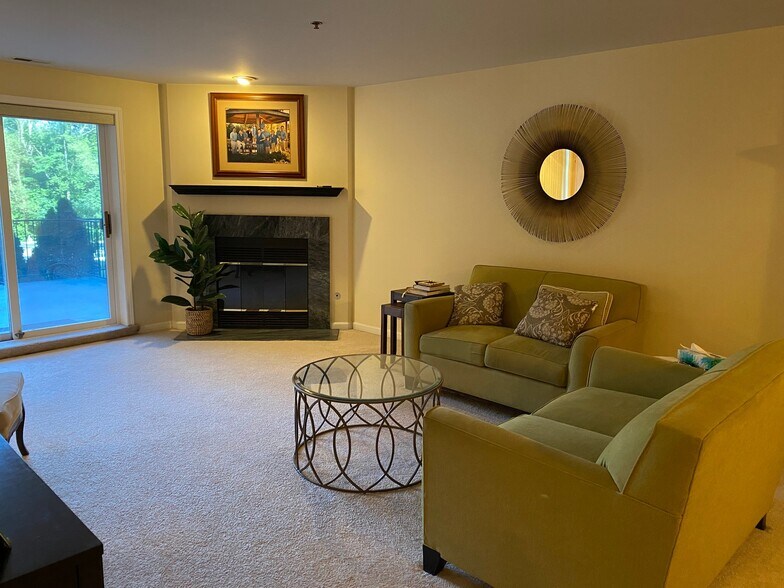 Building Photo - 129 Acacia Cir