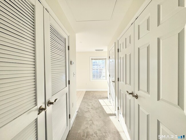 Building Photo - 46 Fairgate Dr