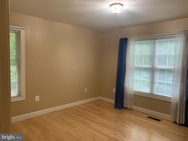 Building Photo - 10701 Whispering Way