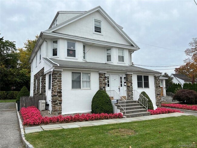 Primary Photo - 39 Wilmot Rd