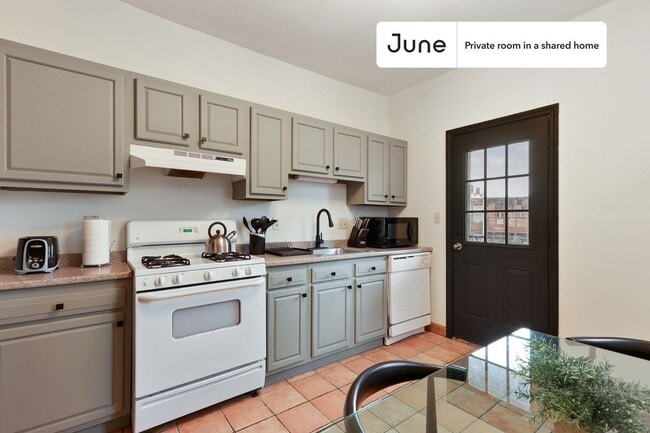 Building Photo - Room in Shared 4 bed/2.5 bath home