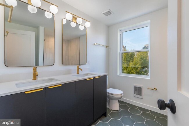 Building Photo - 1134 Pine St