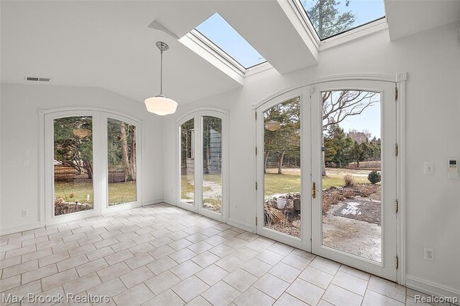 Building Photo - 1200 Orchard Ridge Rd