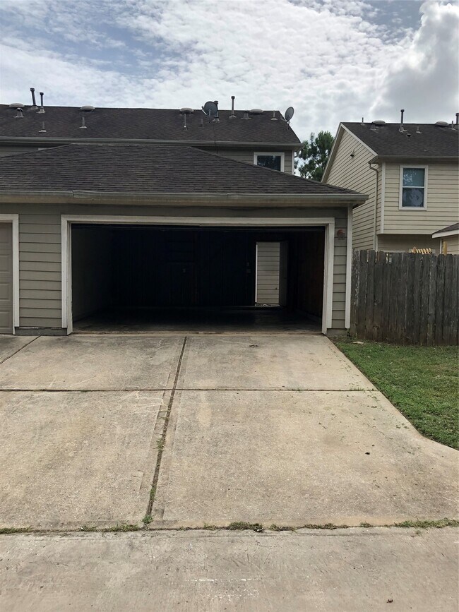 Building Photo - 23734 Pebworth Pl