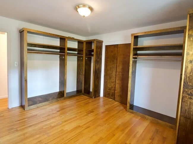 Building Photo - 32 Meadowbrook Ln