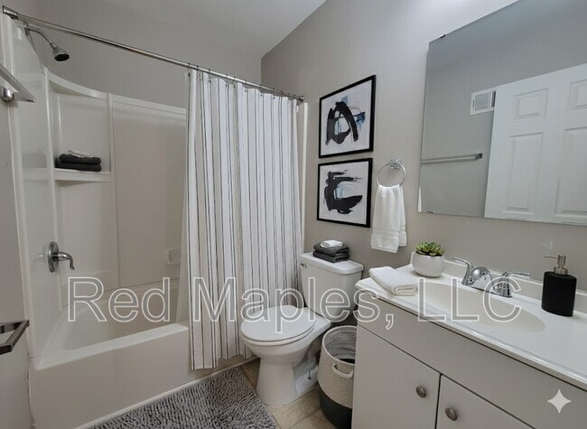 Building Photo - 321-325 Iron St